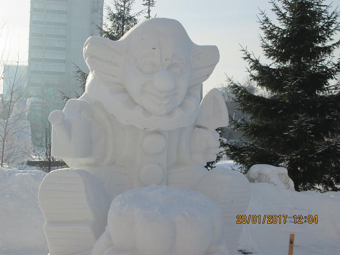 Солнечный день (г. Новосибирск). XVII фестиваль снежной скульптуры в г. Новосибирске.