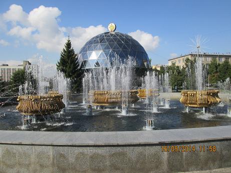 Здание в форме шара в центре Новосибирска