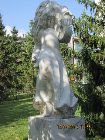 Скульптура 'Алтайка' А. Маркина