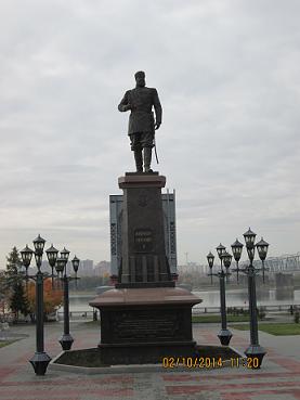 Памятник императору Александру III на набережной р. Обь в Новосибирске
